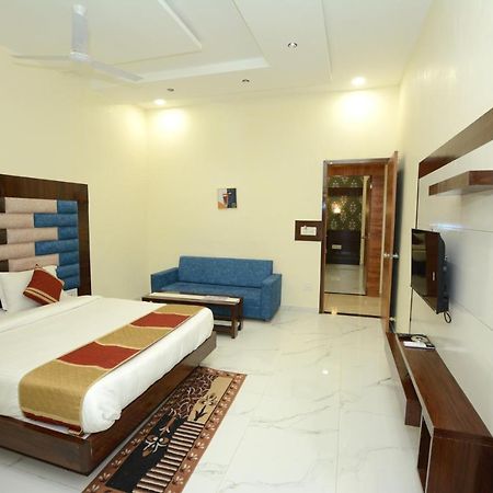 Hotel Villa Inn Anand Luaran gambar
