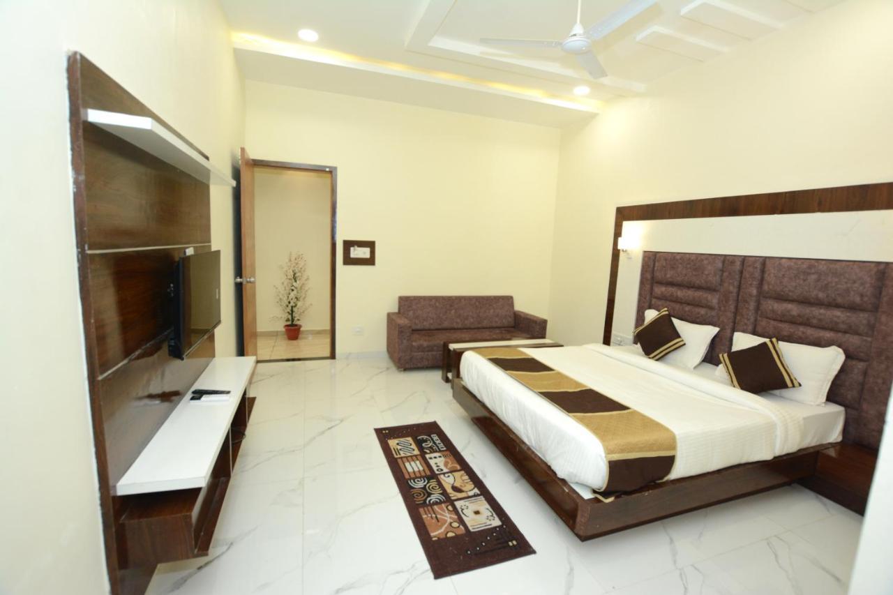 Hotel Villa Inn Anand Luaran gambar